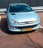 Peugeot 206 1.6 16V CC 2004 Grijs, Auto's, Peugeot, Voorwielaandrijving, 4 cilinders, Cabriolet, 4 stoelen