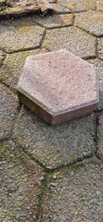 Gratis ophalen 62 stuks 6 kant stenen 6 cm dik. Nijmegen., Ophalen, Beton, Klinkers