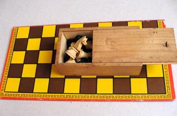 Vintage schaakspel, Jumbo bord, houten stukken in doos beschikbaar voor biedingen