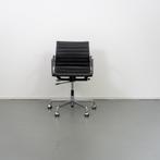6x Vitra Eames EA 117 Bureaustoel Zwart Leer - Chroom, Huis en Inrichting, Bureaustoelen, Niet ingevuld, Zwart, Niet ingevuld