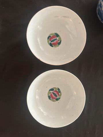 2 porselein Chinese Famille Rose kommen c 1900 Qianlong merk beschikbaar voor biedingen