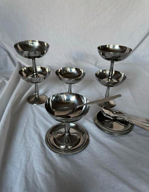 Vintage Franse RVS ijscoupes met lepeltjes en onderzetters, Huis en Inrichting, Keuken | Servies, Overige typen, Overige stijlen