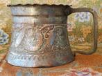 Mooie zware antieke Perzische kan van bewerkt koper 14 cm., Antiek en Kunst, Antiek | Koper en Brons, Ophalen of Verzenden, Koper