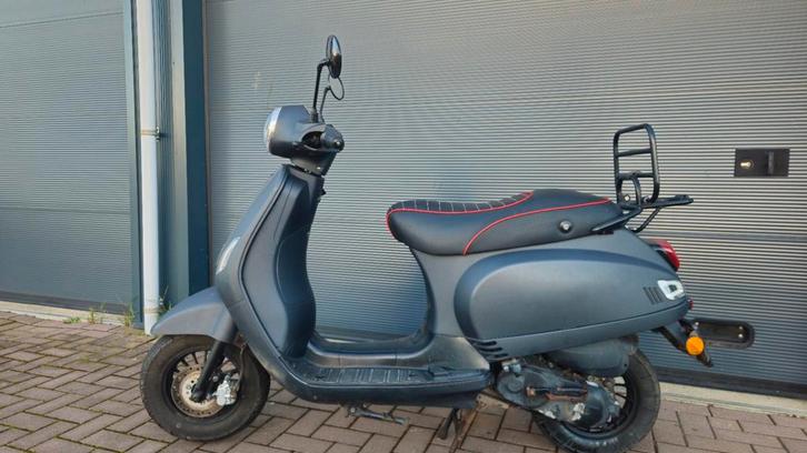 BTC Riva - Geel kenteken - 2020 - Led - Custom Zadel, Fietsen en Brommers, Scooters | Overige merken, Zo goed als nieuw, Maximaal 45 km/u