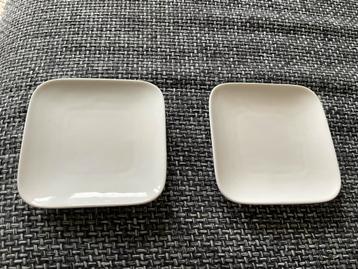 2 leuke kleine witte schaaltjes beschikbaar voor biedingen