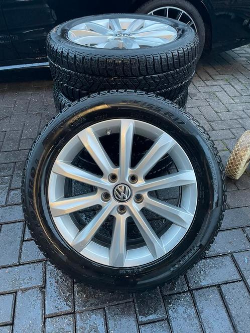VW passat winterset 17inch, Auto-onderdelen, Banden en Velgen, Banden en Velgen, Winterbanden, 17 inch, 215 mm, Personenwagen