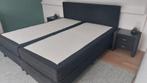 Zeer mooie boxspring met gestoffeerde matrassen nachtkastjes, Ophalen, Gebruikt, Tweepersoons, 180 cm