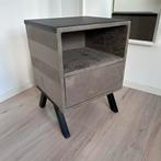 2 Stuks Totaalbed Nice Nachtkastje gestoffeerd en afdekplaat, Ophalen, Overige materialen, Minder dan 45 cm, Zo goed als nieuw