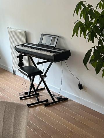 Piano statief standaard beschikbaar voor biedingen