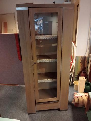 Zeer Mooie Vitrinekast in Nieuwstaat