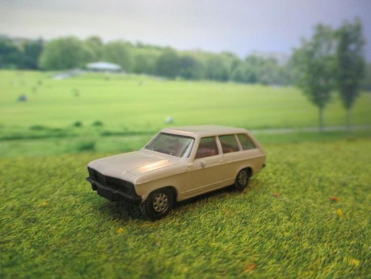 Opel Ascona A Voyage - Herpa Stationcar lichtgrijs, Hobby en Vrije tijd, Modelauto's | 1:87, Zo goed als nieuw, Ophalen of Verzenden