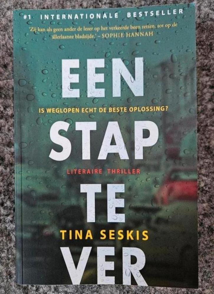 Een Stap Te Ver - Tina Seskis, Boeken, Thrillers, Zo goed als nieuw, Nederland, Ophalen of Verzenden