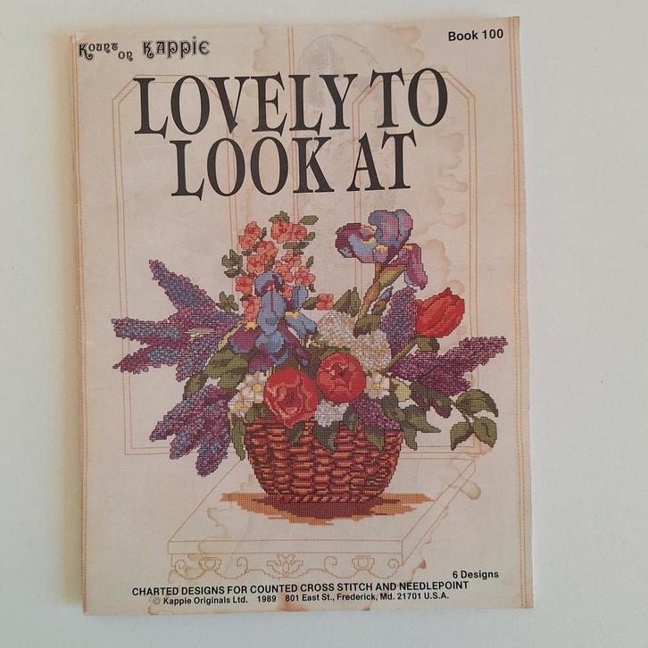 Borduur boekjes met patronen - kruissteekjes - 1, Boeken, Hobby en Vrije tijd, Gelezen, Breien en Haken, Ophalen of Verzenden