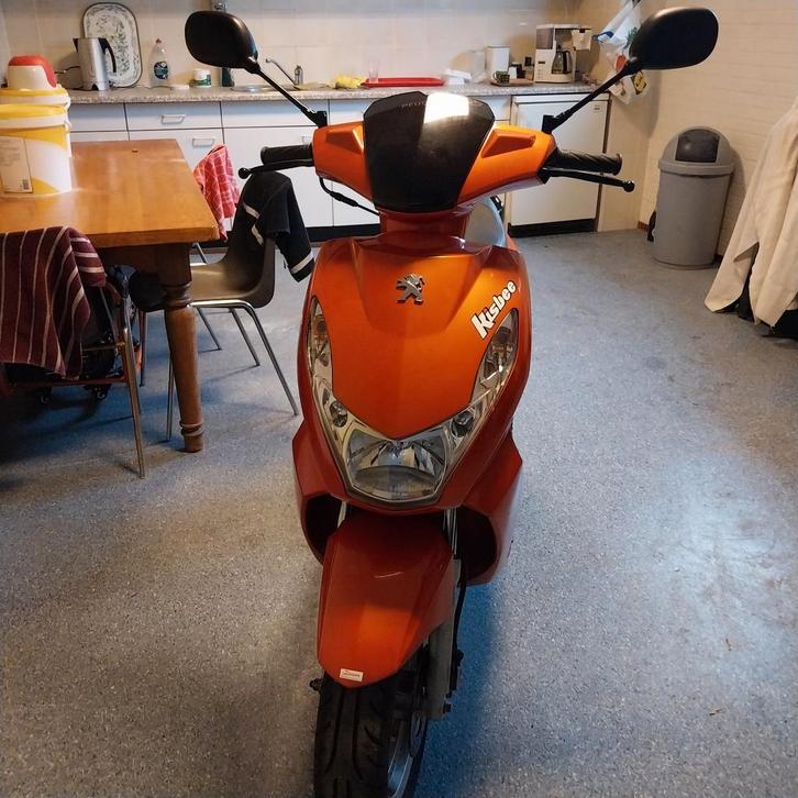 Peugeot kisbee vaste prijs, Fietsen en Brommers, Scooters | Peugeot, Zo goed als nieuw, Overige modellen, Maximaal 45 km/u, Benzine