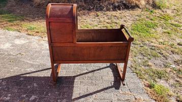 Antiek Houten Schommel kinderbedje uit 1900 nog in zeer goed beschikbaar voor biedingen
