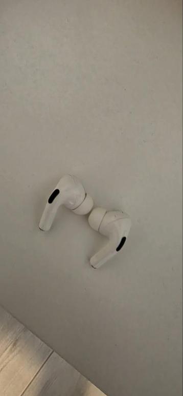 Apple Airpods Pro in perfecte staat met doos beschikbaar voor biedingen