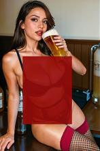 [Grote Poster] Sexy Pin up op Bier mancave garage keet, Ophalen of Verzenden, Nieuw, A1 t/m A3, Film en Tv