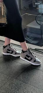 Nike Dunk High - Klassieker!, Kleding | Dames, Schoenen, Ophalen of Verzenden, Gedragen, Grijs, Sneakers of Gympen