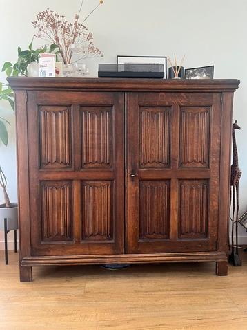 Houten kast bruin beschikbaar voor biedingen