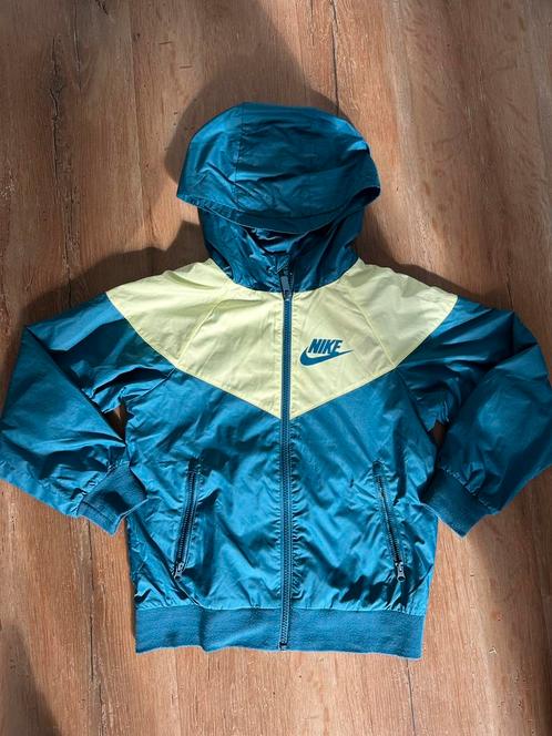 Jasje van Nike maat 122-128, Kinderen en Baby's, Kinderkleding | Maat 122, Gebruikt, Jongen, Jas, Ophalen of Verzenden