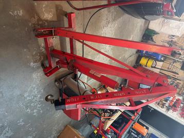 Inklapbare motorkraan 2 ton WERKT PERFECT beschikbaar voor biedingen
