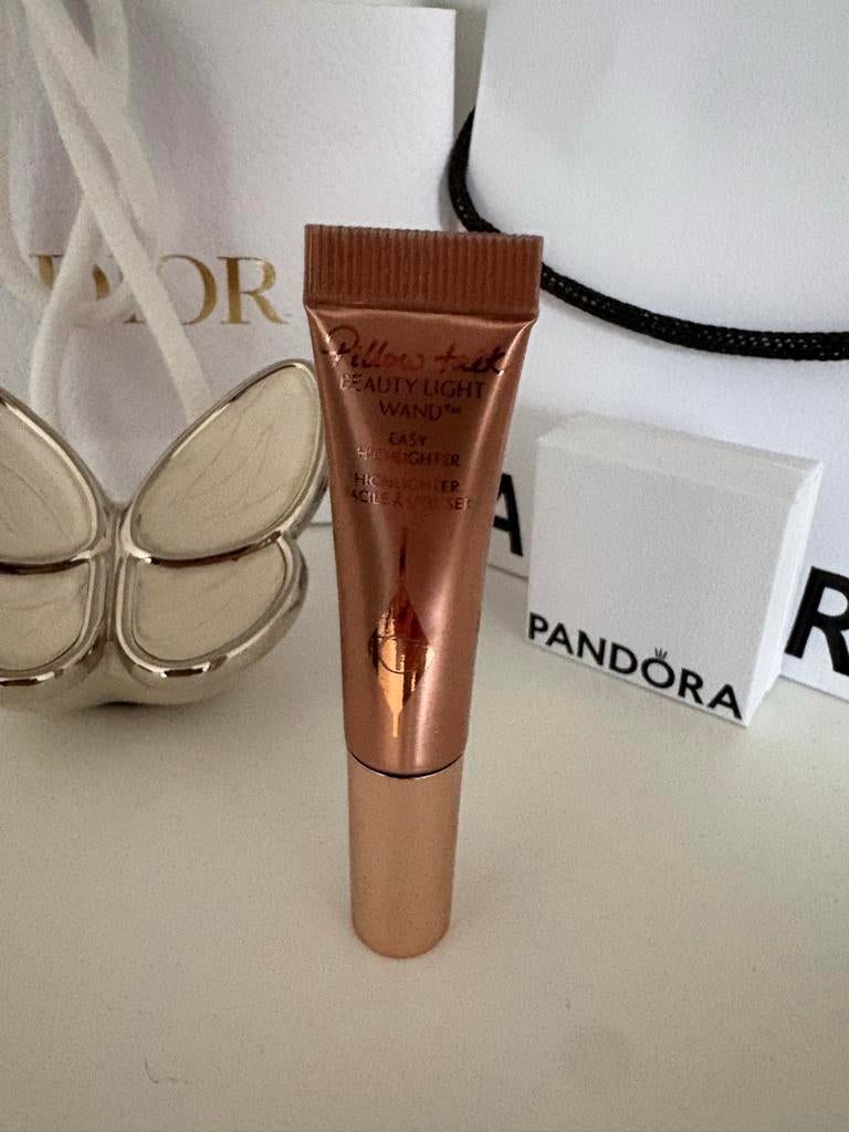 Charlotte Tilbury Beauty Light Wand Pillow Talk Mini, Sieraden, Tassen en Uiterlijk, Uiterlijk | Cosmetica en Make-up, Wangen