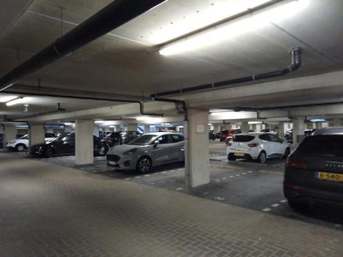 Beveiligde autogarage en parkeerplaats te koop in Amsterdam, Huizen en Kamers, Garages en Parkeerplaatsen, Amsterdam