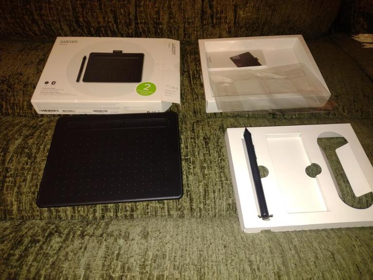 Wacom Intuos Bluetooth Tablet, Computers en Software, Tekentablets, Zo goed als nieuw, Draadloos, Ophalen of Verzenden