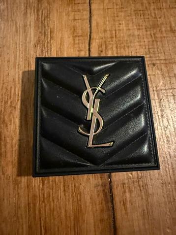 Yves saint laurent all hours hyper finish 04 beschikbaar voor biedingen