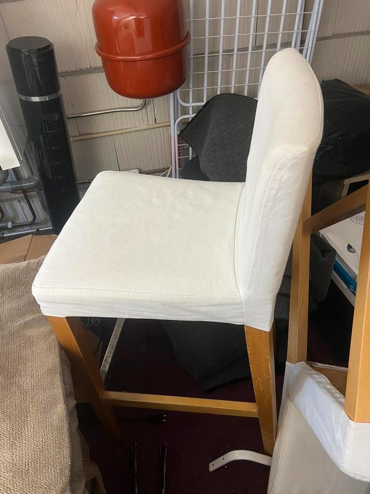 IKEA barstoelen met hoes – gratis af te halen, Huis en Inrichting, Barkrukken, Gebruikt, 60 tot 90 cm, Hout, 2 krukken, Ophalen