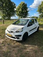Toyota Aygo 1.0 12V Vvt-i 3DRS MMT 2008 Wit, Auto's, Voorwielaandrijving, Stof, 4 stoelen, Origineel Nederlands