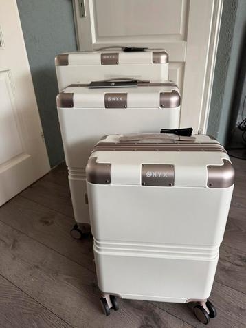 Luxe ONYX kofferset -3-delig -zo goed als nieuw beschikbaar voor biedingen