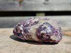 Mooie diep paarse lepidoliet mica op kwarts, Verzamelen, Mineralen en Fossielen, Ophalen of Verzenden, Mineraal