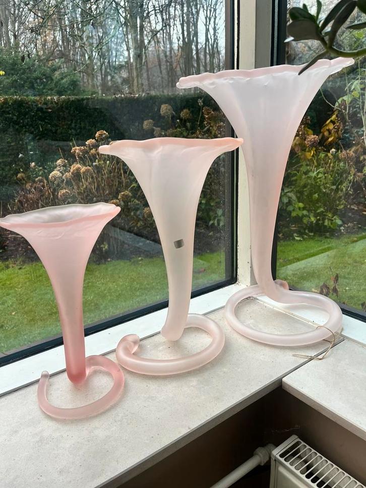 Drie ITALIAANSE Design vazen met gedraaide voet, Antiek en Kunst, Antiek | Vazen, Ophalen