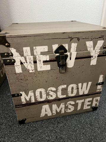 Leuke Opbergkrat met Steden Design beschikbaar voor biedingen