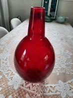 Oude rood glazen bol vaas, Vintage glazen vaas rood, Ophalen of Verzenden, Zo goed als nieuw, Rood