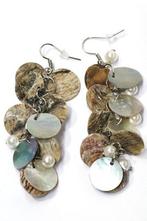 Schelpen Oorbellen in een streng  9cm lang, Marktplaats@koningsieraden.nl, Overige materialen, Hangers, Beige