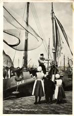 Urk, Jeugdige belangstelling - UK.8 - 1959 gelopen, Verzamelen, Ansichtkaarten | Nederland, Ophalen of Verzenden, Voor 1920, Ongelopen