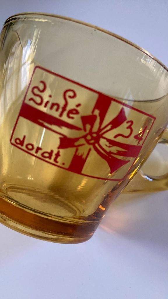 Sinfe 34 dordrecht 1 kopje en 2 schotels glas van 1978, Verzenden