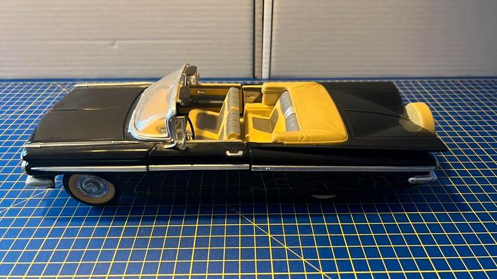 Chevrolet Impala 1959 1/18, Hobby en Vrije tijd, Modelauto's | 1:18, Zo goed als nieuw, Overige merken, Ophalen of Verzenden