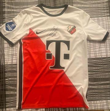 FC Utrecht Shirt Younes Gesigneerd beschikbaar voor biedingen