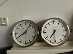 Dubbelzijdige wandklok € 30,00., Huis en Inrichting, Ophalen of Verzenden, Gebruikt, Analoog, Wandklok