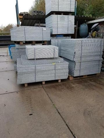 verzinkte roosters en kunststofroosters restpartijen beschikbaar voor biedingen