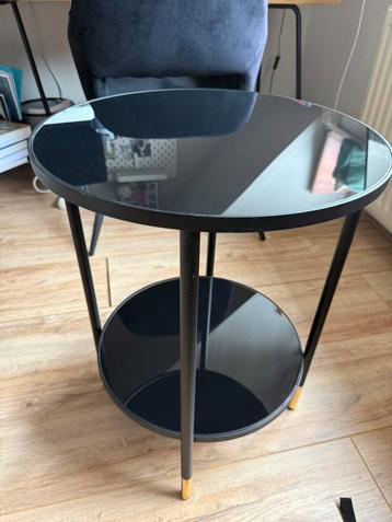 Zwart bijzettafeltje