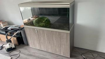 All-in aquariumset te koop (inclusief toebehoren) beschikbaar voor biedingen