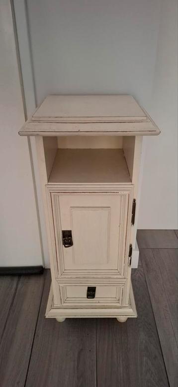Landelijk telefoonkastje/ bijzetkastje
