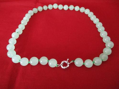 Mooie halsketting van lichtgroene Jade, kralen Ø 10,3 mm, Sieraden, Tassen en Uiterlijk, Kettingen, Nieuw, Steen of Mineraal, Groen
