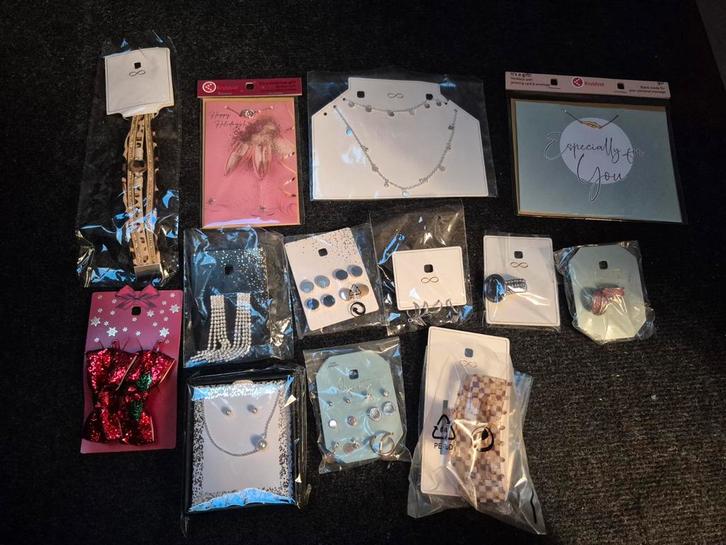 partij nieuwe sierraden, haar accessoires nieuwprijs €117,87, Sieraden, Tassen en Uiterlijk, Kettingen, Zo goed als nieuw, Overige materialen