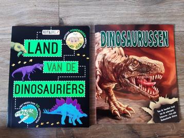x2 Dinosaurus Boeken voor Kinderen beschikbaar voor biedingen