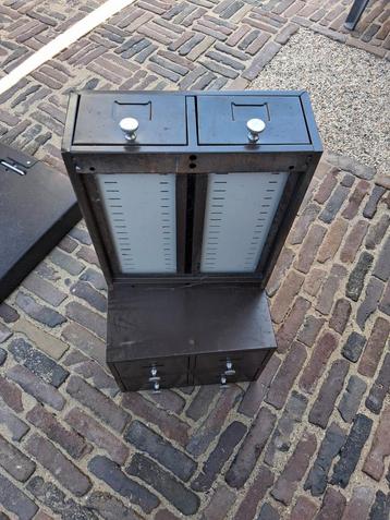 Ladeblok bureau groen lades werk brocante   beschikbaar voor biedingen